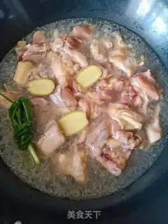 Make Curry potato chicken step 1
