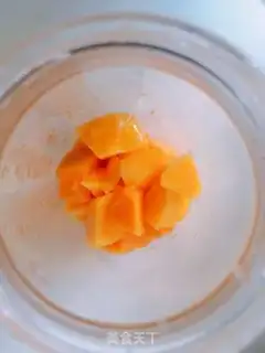 Make Mango milkshake step 1