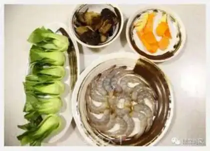 Make Three pieces of shrimp step 0