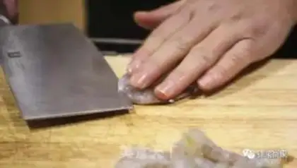 Make Three pieces of shrimp step 1