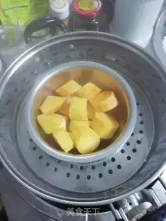 Make Flowers of melons step 0