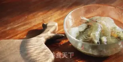 Make Shrimp hugs egg dumplings step 1