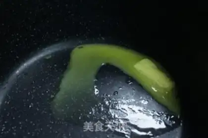 Make Sweet pineapple pie step 1
