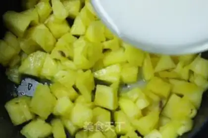 Make Sweet pineapple pie step 2
