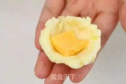 Make Mashed potatoballs step 5