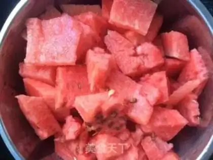 Make Ice melon juice step 1