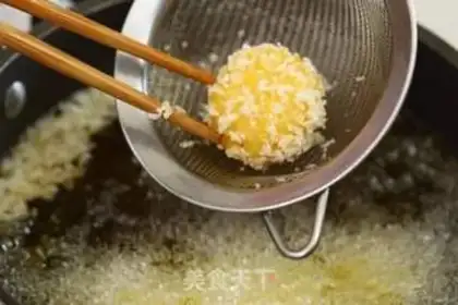 Make Mashed potatoballs step 8