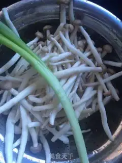 Make Crab mushroom tomato soup step 1