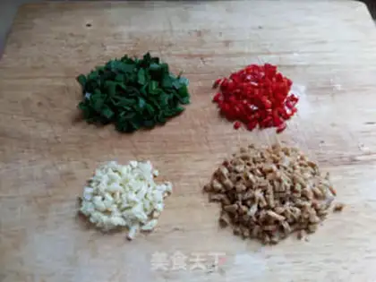Make radish and egg fried rice step 1