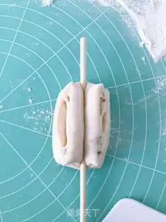 Make Pretzel rolls step 6