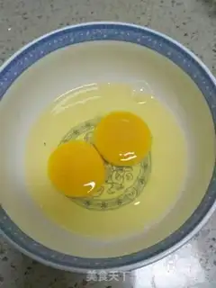 Make Fried eggs with moss step 1