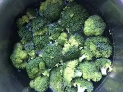Make A broccoli eggcake step 0