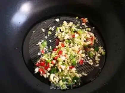 Make Garlic fan dolls step 4