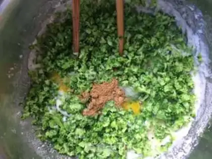 Make A broccoli eggcake step 4
