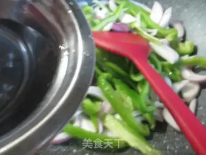 Make Onion fried light pepper step 4