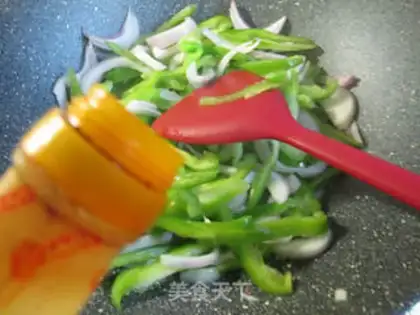 Make Onion fried light pepper step 6