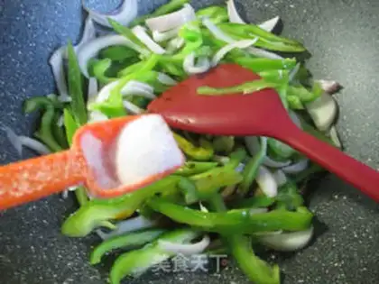 Make Onion fried light pepper step 7