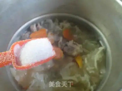 Make Carrot, silver-eared ribs soup step 3