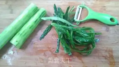 Make Summer cucumber shrimp step 1