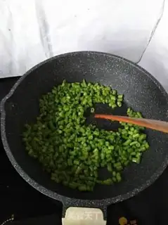 Make Eggs fried bean horns step 3