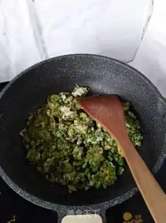 Make Eggs fried bean horns step 5