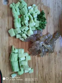 Make cucumber piping step 1