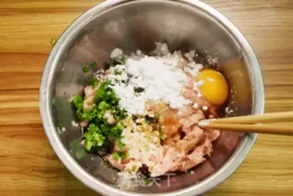 Make Chicken meatballs with sand and tea step 3