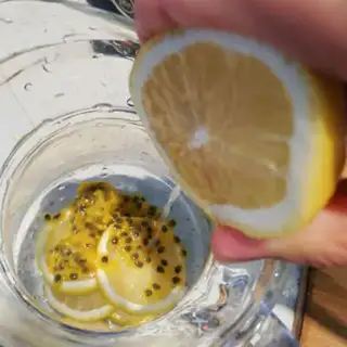 Make Bronco-cracker lemon tea step 3