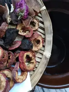 Make Old plum soup step 1