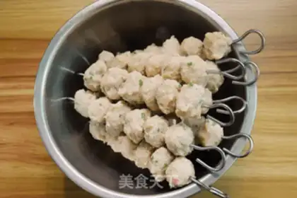Make Chicken meatballs with sand and tea step 5