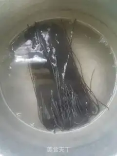 Make Spicy root powder step 1