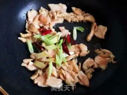 Make Three-coloured little fried meat step 4