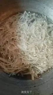 Make Frozen needle mushrooms step 1