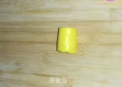 Make Rolling candy roses step 5