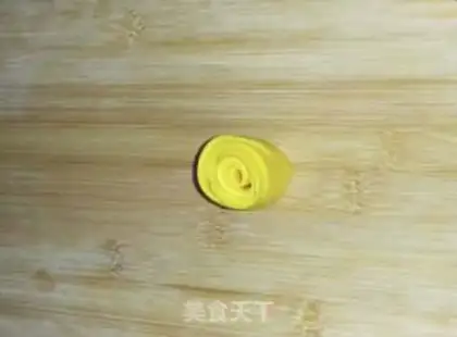 Make Rolling candy roses step 6