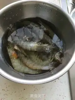 Make Shrimp tomato noodles step 1