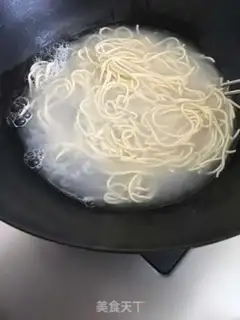Make Shrimp tomato noodles step 5