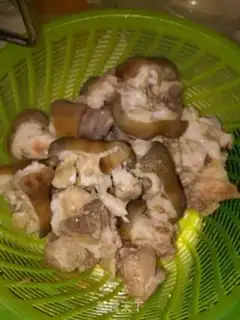 Make Peanut pig feet step 1