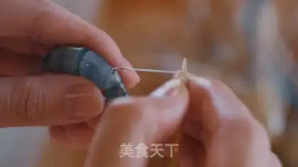 Make Bread crumbs and shrimp step 0