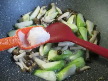 Make Crab mushrooms and smelts step 4