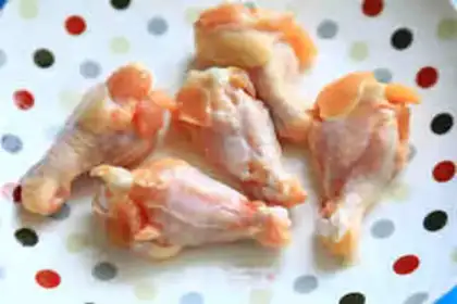 Make The salsa sauce and the wings step 0