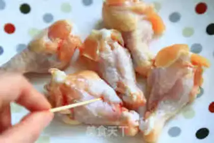 Make The salsa sauce and the wings step 1