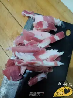 Make Celery fried meat step 1