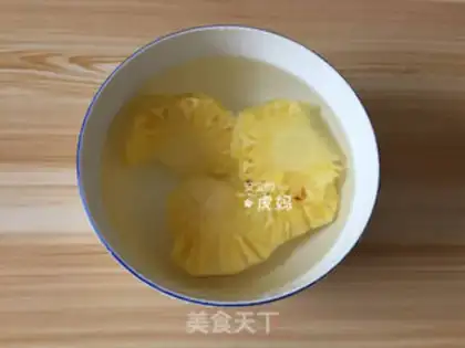 Make pineapple banana shake step 2