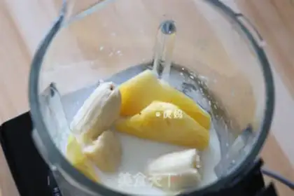 Make pineapple banana shake step 4