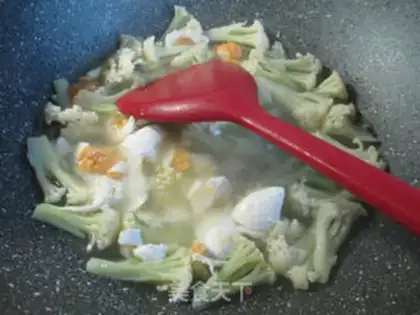 Make A duck egg bouquet step 3