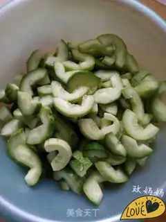 Make cucumber shrimp step 1