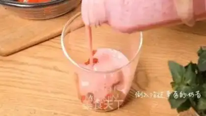 Make Strawberry shakes step 5