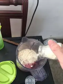 Make Cookie watermelon shakes step 2