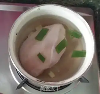 Make A salad with chicken silk step 1